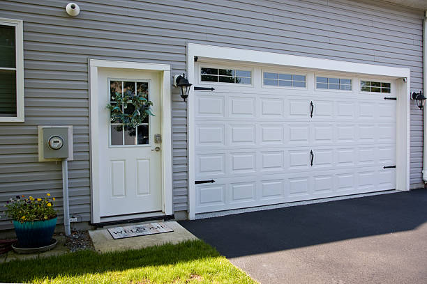 24/7 Emergency Garage Door Roller Replacement experts in Claude, TX